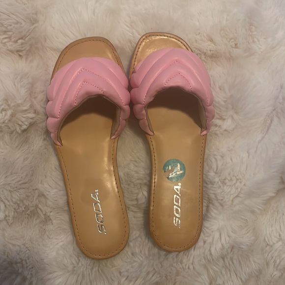 Pink sandals - Picture 2 of 6